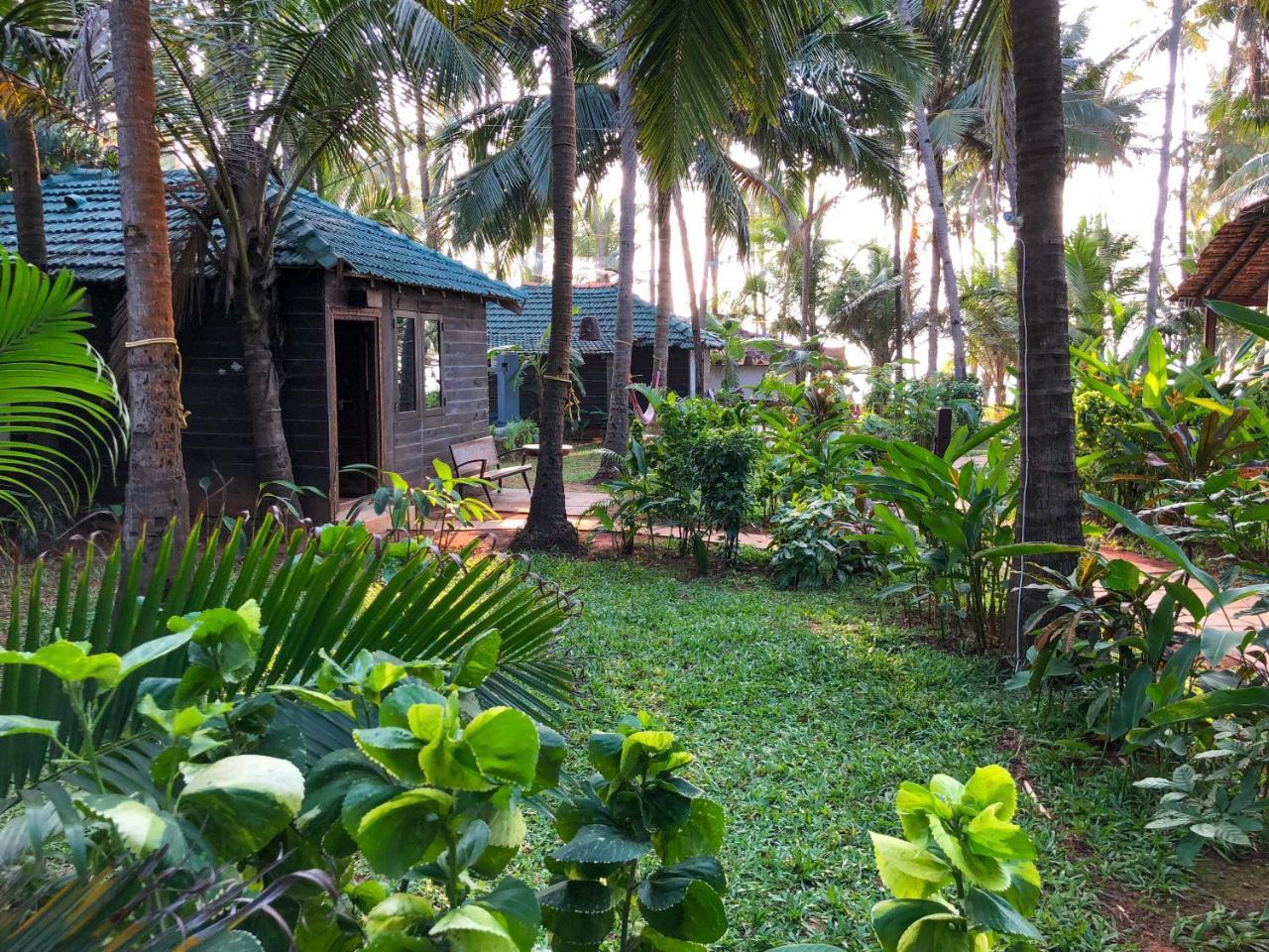 Leela Cottages Morjim Exterior photo